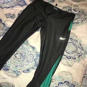 Large Nike Cropped Legginga